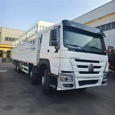 Download jwèt la Howo 8x4 Stake Truck